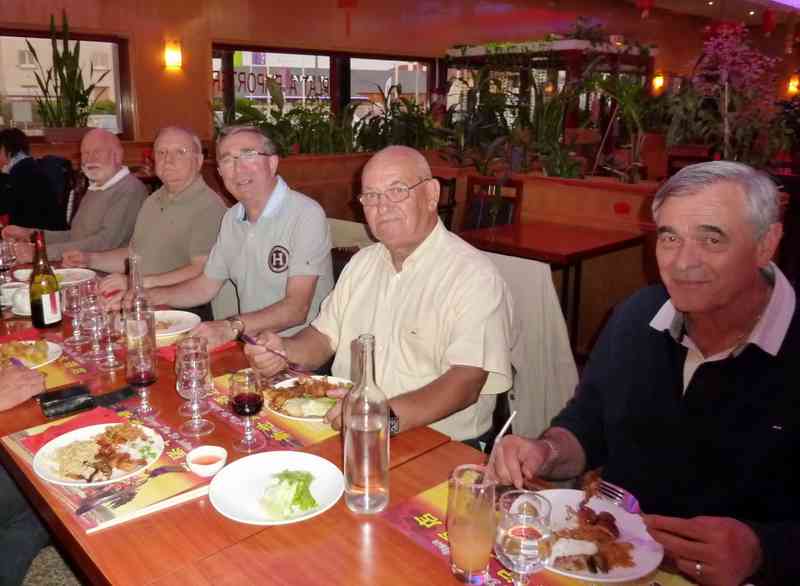 02_P1130042 (Clement).jpg - ... les hommes d'un côté...